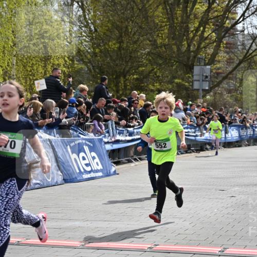 12.04.2026 - 45. Internationalen Wilhelmsburger Insellauf J. Mangold http://msf.ph/oto/9522606 12.04.2026 14:34:18 Ziel 294, 870, 39, 649, 552, 1014, 1731, 1722 meine-sportfotos.de