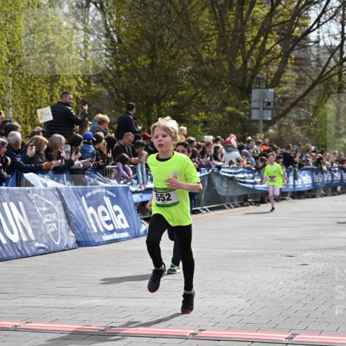 12.04.2026 - 45. Internationalen Wilhelmsburger Insellauf J. Mangold http://msf.ph/oto/9522609 12.04.2026 14:34:18 Ziel 294, 870, 39, 649, 552, 1014, 1731, 1722 meine-sportfotos.de