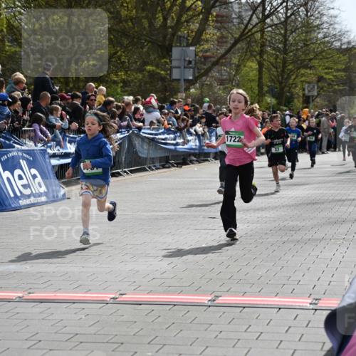 12.04.2026 - 45. Internationalen Wilhelmsburger Insellauf J. Mangold http://msf.ph/oto/9522617 12.04.2026 14:34:21 Ziel 870, 39, 649, 552, 1014, 1731, 1722, 32, 33 meine-sportfotos.de