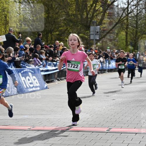 12.04.2026 - 45. Internationalen Wilhelmsburger Insellauf J. Mangold http://msf.ph/oto/9522627 12.04.2026 14:34:22 Ziel 552, 1014, 1731, 1722, 32, 33, 104 meine-sportfotos.de