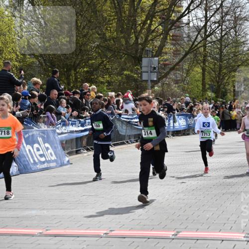 12.04.2026 - 45. Internationalen Wilhelmsburger Insellauf J. Mangold http://msf.ph/oto/9522655 12.04.2026 14:34:26 Ziel 1731, 1722, 32, 33, 104, 314, 1718, 160, 483, 839, 1713, 1723 meine-sportfotos.de