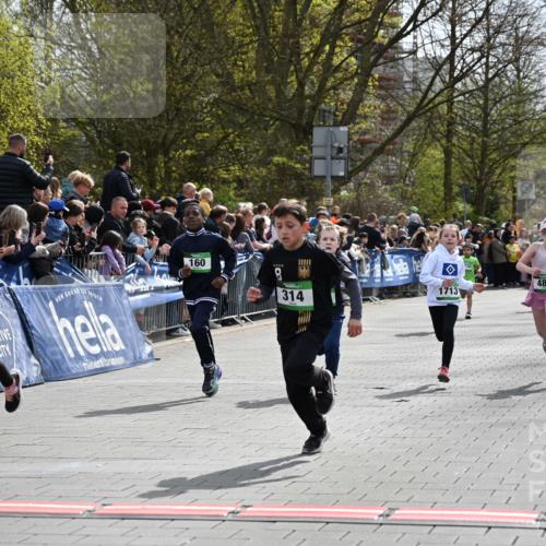 12.04.2026 - 45. Internationalen Wilhelmsburger Insellauf J. Mangold http://msf.ph/oto/9522657 12.04.2026 14:34:26 Ziel 1731, 1722, 32, 33, 104, 314, 1718, 160, 483, 839, 1713, 1723 meine-sportfotos.de