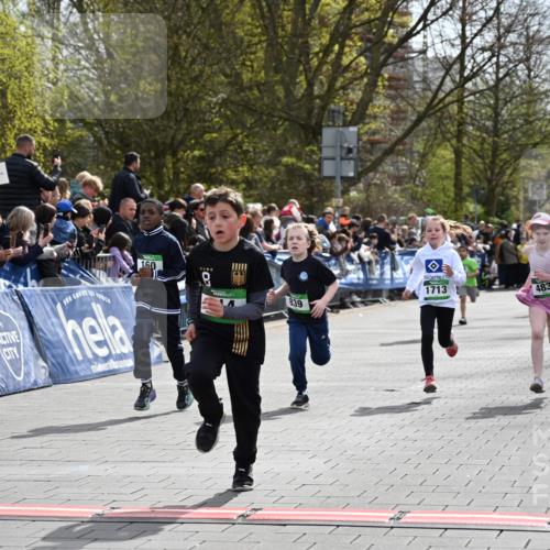 12.04.2026 - 45. Internationalen Wilhelmsburger Insellauf J. Mangold http://msf.ph/oto/9522661 12.04.2026 14:34:27 Ziel 32, 33, 104, 314, 1718, 160, 483, 839, 1713, 1723, 1730 meine-sportfotos.de