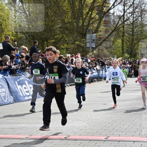 12.04.2026 - 45. Internationalen Wilhelmsburger Insellauf J. Mangold http://msf.ph/oto/9522662 12.04.2026 14:34:27 Ziel 32, 33, 104, 314, 1718, 160, 483, 839, 1713, 1723, 1730 meine-sportfotos.de