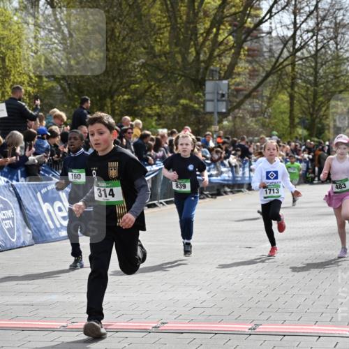 12.04.2026 - 45. Internationalen Wilhelmsburger Insellauf J. Mangold http://msf.ph/oto/9522663 12.04.2026 14:34:27 Ziel 32, 33, 104, 314, 1718, 160, 483, 839, 1713, 1723, 1730 meine-sportfotos.de