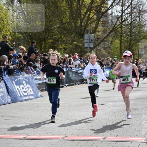 12.04.2026 - 45. Internationalen Wilhelmsburger Insellauf J. Mangold http://msf.ph/oto/9522668 12.04.2026 14:34:28 Ziel 32, 33, 104, 314, 1718, 160, 483, 839, 1713, 1723, 1730 meine-sportfotos.de
