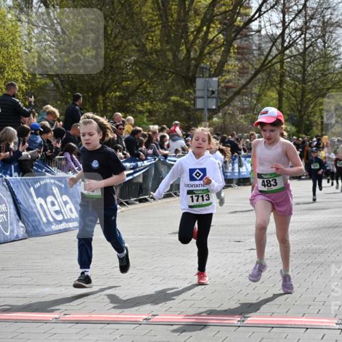 12.04.2026 - 45. Internationalen Wilhelmsburger Insellauf J. Mangold http://msf.ph/oto/9522671 12.04.2026 14:34:28 Ziel 32, 33, 104, 314, 1718, 160, 483, 839, 1713, 1723, 1730 meine-sportfotos.de