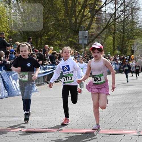 12.04.2026 - 45. Internationalen Wilhelmsburger Insellauf J. Mangold http://msf.ph/oto/9522674 12.04.2026 14:34:28 Ziel 32, 33, 104, 314, 1718, 160, 483, 839, 1713, 1723, 1730 meine-sportfotos.de