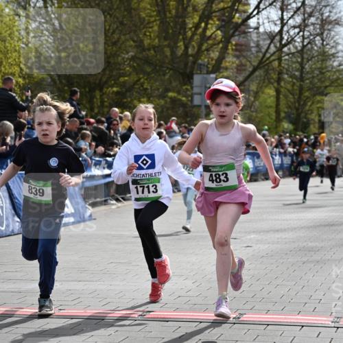 12.04.2026 - 45. Internationalen Wilhelmsburger Insellauf J. Mangold http://msf.ph/oto/9522676 12.04.2026 14:34:28 Ziel 32, 33, 104, 314, 1718, 160, 483, 839, 1713, 1723, 1730 meine-sportfotos.de