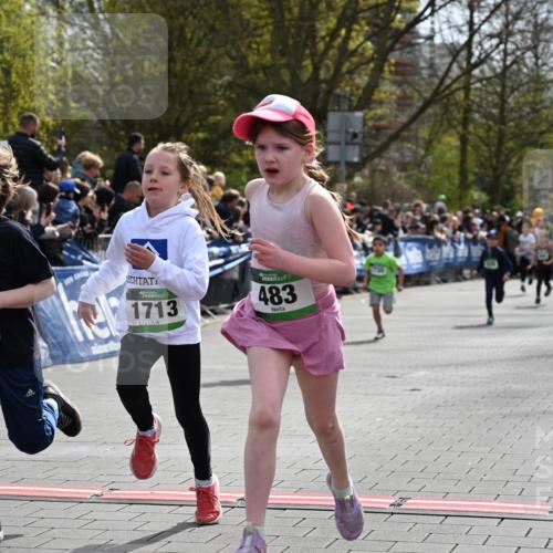 12.04.2026 - 45. Internationalen Wilhelmsburger Insellauf J. Mangold http://msf.ph/oto/9522680 12.04.2026 14:34:29 Ziel 33, 104, 314, 1718, 160, 483, 839, 1713, 1723, 1730, 115, 1026 meine-sportfotos.de