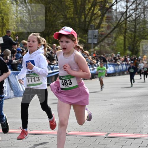 12.04.2026 - 45. Internationalen Wilhelmsburger Insellauf J. Mangold http://msf.ph/oto/9522681 12.04.2026 14:34:29 Ziel 33, 104, 314, 1718, 160, 483, 839, 1713, 1723, 1730, 115, 1026 meine-sportfotos.de