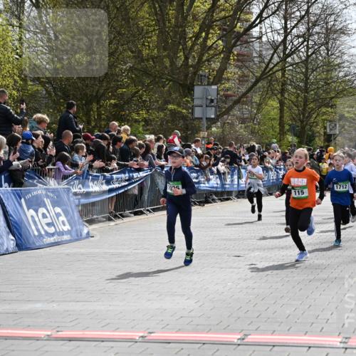 12.04.2026 - 45. Internationalen Wilhelmsburger Insellauf J. Mangold http://msf.ph/oto/9522695 12.04.2026 14:34:32 Ziel 160, 483, 839, 1713, 1723, 1730, 115, 1026, 1712, 809, 27, 332, 305, 853, 28 meine-sportfotos.de