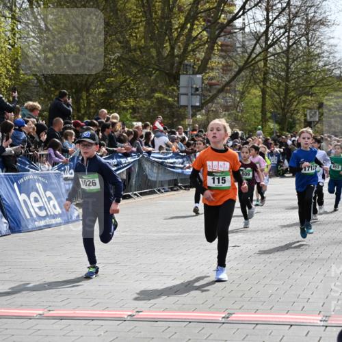12.04.2026 - 45. Internationalen Wilhelmsburger Insellauf J. Mangold http://msf.ph/oto/9522701 12.04.2026 14:34:33 Ziel 1723, 1730, 115, 1026, 1712, 809, 27, 332, 305, 853, 28, 146, 841 meine-sportfotos.de
