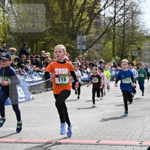 12.04.2026 - 45. Internationalen Wilhelmsburger Insellauf J. Mangold http://msf.ph/oto/9522707 12.04.2026 14:34:33 Ziel 1723, 1730, 115, 1026, 1712, 809, 27, 332, 305, 853, 28, 146, 841 meine-sportfotos.de