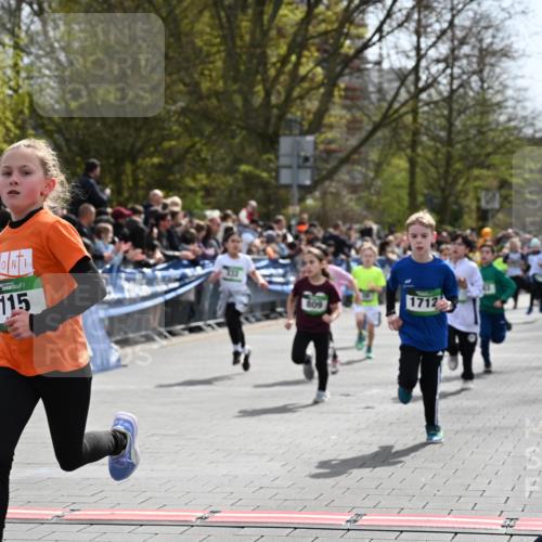 12.04.2026 - 45. Internationalen Wilhelmsburger Insellauf J. Mangold http://msf.ph/oto/9522712 12.04.2026 14:34:34 Ziel 1723, 1730, 115, 1026, 1712, 809, 27, 332, 305, 853, 28, 146, 841, 1076, 1711 meine-sportfotos.de