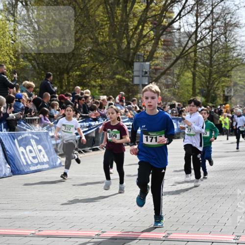 12.04.2026 - 45. Internationalen Wilhelmsburger Insellauf J. Mangold http://msf.ph/oto/9522716 12.04.2026 14:34:34 Ziel 1723, 1730, 115, 1026, 1712, 809, 27, 332, 305, 853, 28, 146, 841, 1076, 1711 meine-sportfotos.de