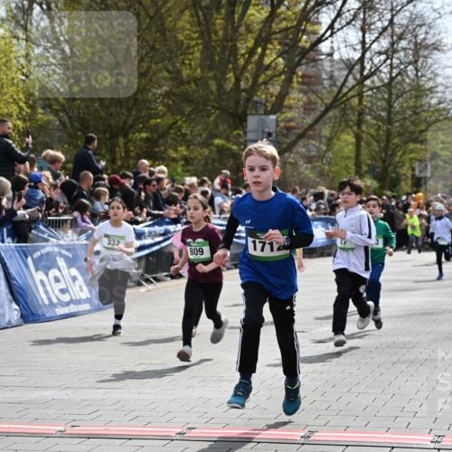 12.04.2026 - 45. Internationalen Wilhelmsburger Insellauf J. Mangold http://msf.ph/oto/9522717 12.04.2026 14:34:34 Ziel 1723, 1730, 115, 1026, 1712, 809, 27, 332, 305, 853, 28, 146, 841, 1076, 1711 meine-sportfotos.de