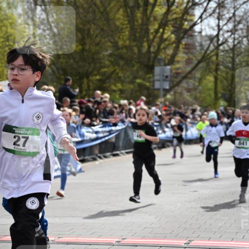 12.04.2026 - 45. Internationalen Wilhelmsburger Insellauf J. Mangold http://msf.ph/oto/9522737 12.04.2026 14:34:37 Ziel 115, 1026, 1712, 809, 27, 332, 305, 853, 28, 146, 841, 1076, 1711, 443, 291, 144, 995, 590 meine-sportfotos.de