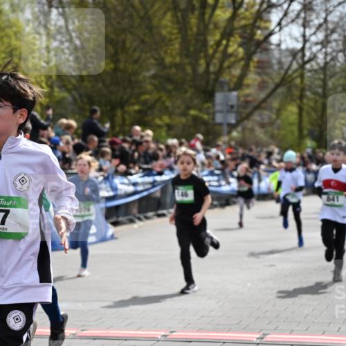 12.04.2026 - 45. Internationalen Wilhelmsburger Insellauf J. Mangold http://msf.ph/oto/9522738 12.04.2026 14:34:37 Ziel 115, 1026, 1712, 809, 27, 332, 305, 853, 28, 146, 841, 1076, 1711, 443, 291, 144, 995, 590 meine-sportfotos.de