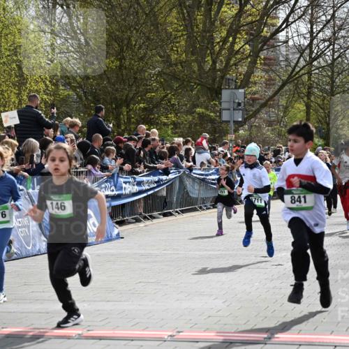 12.04.2026 - 45. Internationalen Wilhelmsburger Insellauf J. Mangold http://msf.ph/oto/9522739 12.04.2026 14:34:37 Ziel 115, 1026, 1712, 809, 27, 332, 305, 853, 28, 146, 841, 1076, 1711, 443, 291, 144, 995, 590 meine-sportfotos.de