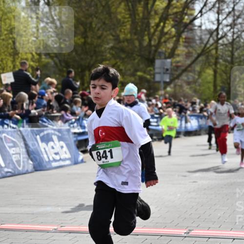 12.04.2026 - 45. Internationalen Wilhelmsburger Insellauf J. Mangold http://msf.ph/oto/9522742 12.04.2026 14:34:38 Ziel 1712, 809, 27, 332, 305, 853, 28, 146, 841, 1076, 1711, 443, 291, 144, 995, 590, 436 meine-sportfotos.de