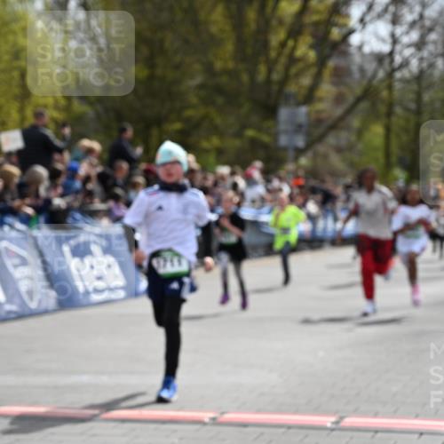 12.04.2026 - 45. Internationalen Wilhelmsburger Insellauf J. Mangold http://msf.ph/oto/9522747 12.04.2026 14:34:38 Ziel 1712, 809, 27, 332, 305, 853, 28, 146, 841, 1076, 1711, 443, 291, 144, 995, 590, 436 meine-sportfotos.de