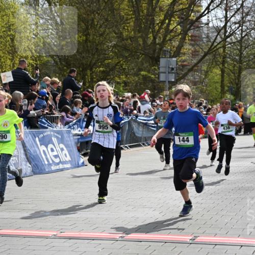 12.04.2026 - 45. Internationalen Wilhelmsburger Insellauf J. Mangold http://msf.ph/oto/9522765 12.04.2026 14:34:41 Ziel 146, 841, 1076, 1711, 443, 291, 144, 995, 590, 436, 110, 524, 660, 843, 815, 423, 16, 837, 311 meine-sportfotos.de