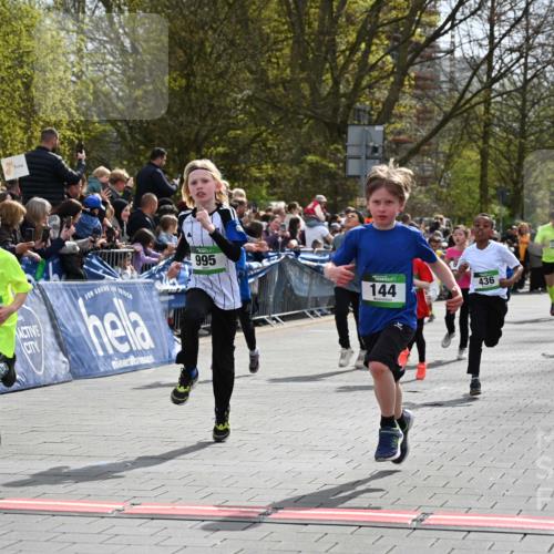 12.04.2026 - 45. Internationalen Wilhelmsburger Insellauf J. Mangold http://msf.ph/oto/9522766 12.04.2026 14:34:41 Ziel 146, 841, 1076, 1711, 443, 291, 144, 995, 590, 436, 110, 524, 660, 843, 815, 423, 16, 837, 311 meine-sportfotos.de