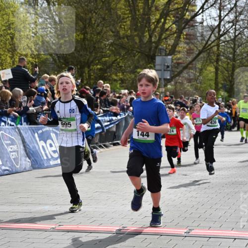 12.04.2026 - 45. Internationalen Wilhelmsburger Insellauf J. Mangold http://msf.ph/oto/9522769 12.04.2026 14:34:41 Ziel 146, 841, 1076, 1711, 443, 291, 144, 995, 590, 436, 110, 524, 660, 843, 815, 423, 16, 837, 311 meine-sportfotos.de