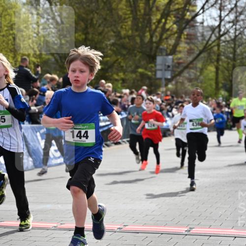 12.04.2026 - 45. Internationalen Wilhelmsburger Insellauf J. Mangold http://msf.ph/oto/9522774 12.04.2026 14:34:42 Ziel 1076, 1711, 443, 291, 144, 995, 590, 436, 110, 524, 660, 843, 815, 423, 16, 837, 311 meine-sportfotos.de