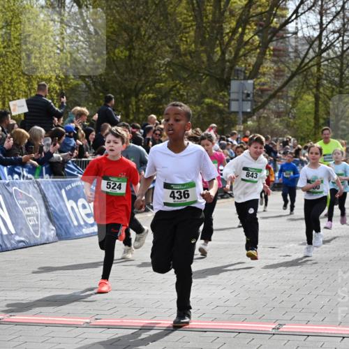 12.04.2026 - 45. Internationalen Wilhelmsburger Insellauf J. Mangold http://msf.ph/oto/9522782 12.04.2026 14:34:43 Ziel 443, 291, 144, 995, 590, 436, 110, 524, 660, 843, 815, 423, 16, 837, 311, 589, 808, 1720 meine-sportfotos.de