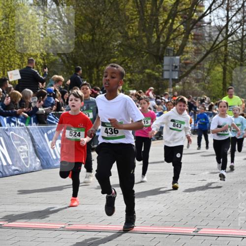 12.04.2026 - 45. Internationalen Wilhelmsburger Insellauf J. Mangold http://msf.ph/oto/9522783 12.04.2026 14:34:43 Ziel 443, 291, 144, 995, 590, 436, 110, 524, 660, 843, 815, 423, 16, 837, 311, 589, 808, 1720 meine-sportfotos.de