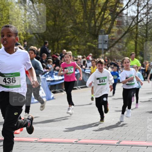 12.04.2026 - 45. Internationalen Wilhelmsburger Insellauf J. Mangold http://msf.ph/oto/9522785 12.04.2026 14:34:43 Ziel 443, 291, 144, 995, 590, 436, 110, 524, 660, 843, 815, 423, 16, 837, 311, 589, 808, 1720 meine-sportfotos.de