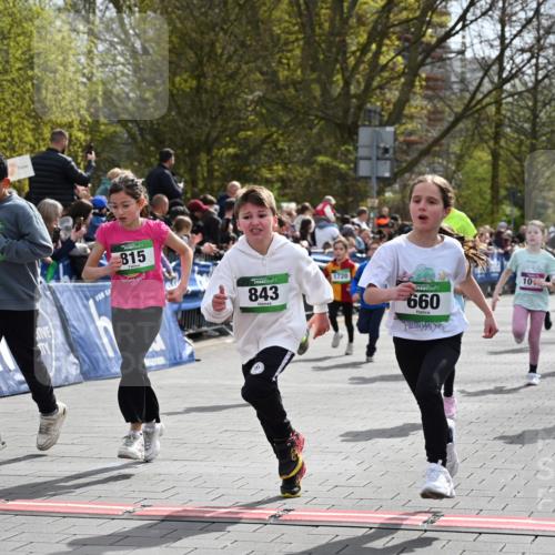 12.04.2026 - 45. Internationalen Wilhelmsburger Insellauf J. Mangold http://msf.ph/oto/9522793 12.04.2026 14:34:44 Ziel 443, 291, 144, 995, 590, 436, 110, 524, 660, 843, 815, 423, 16, 837, 311, 589, 808, 1720 meine-sportfotos.de