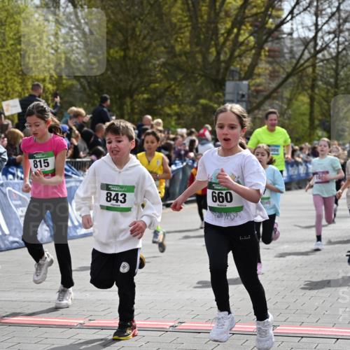 12.04.2026 - 45. Internationalen Wilhelmsburger Insellauf J. Mangold http://msf.ph/oto/9522796 12.04.2026 14:34:44 Ziel 443, 291, 144, 995, 590, 436, 110, 524, 660, 843, 815, 423, 16, 837, 311, 589, 808, 1720 meine-sportfotos.de