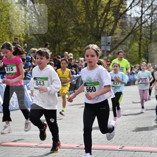 12.04.2026 - 45. Internationalen Wilhelmsburger Insellauf J. Mangold http://msf.ph/oto/9522797 12.04.2026 14:34:44 Ziel 443, 291, 144, 995, 590, 436, 110, 524, 660, 843, 815, 423, 16, 837, 311, 589, 808, 1720 meine-sportfotos.de