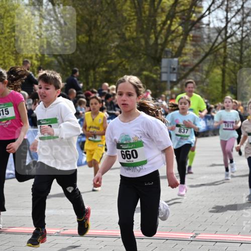 12.04.2026 - 45. Internationalen Wilhelmsburger Insellauf J. Mangold http://msf.ph/oto/9522798 12.04.2026 14:34:45 Ziel 291, 144, 995, 590, 436, 110, 524, 660, 843, 815, 423, 16, 837, 311, 589, 808, 1720 meine-sportfotos.de