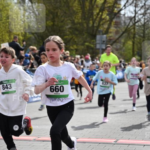 12.04.2026 - 45. Internationalen Wilhelmsburger Insellauf J. Mangold http://msf.ph/oto/9522800 12.04.2026 14:34:45 Ziel 291, 144, 995, 590, 436, 110, 524, 660, 843, 815, 423, 16, 837, 311, 589, 808, 1720 meine-sportfotos.de