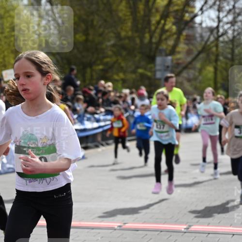 12.04.2026 - 45. Internationalen Wilhelmsburger Insellauf J. Mangold http://msf.ph/oto/9522802 12.04.2026 14:34:45 Ziel 291, 144, 995, 590, 436, 110, 524, 660, 843, 815, 423, 16, 837, 311, 589, 808, 1720 meine-sportfotos.de