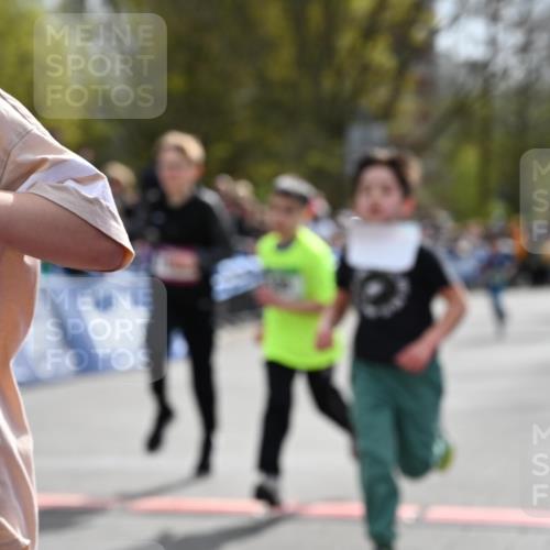 12.04.2026 - 45. Internationalen Wilhelmsburger Insellauf J. Mangold http://msf.ph/oto/9522823 12.04.2026 14:34:47 Ziel 110, 524, 660, 843, 815, 423, 16, 837, 311, 589, 808, 1720, 538, 40, 303 meine-sportfotos.de