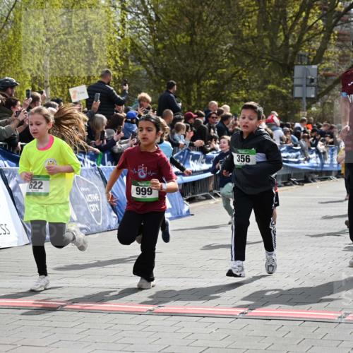 12.04.2026 - 45. Internationalen Wilhelmsburger Insellauf J. Mangold http://msf.ph/oto/9522844 12.04.2026 14:34:55 Ziel 40, 303, 993, 519, 999, 622, 471, 356, 47, 1021, 485, 489, 1016, 122, 476, 472, 575, 287, 326 meine-sportfotos.de