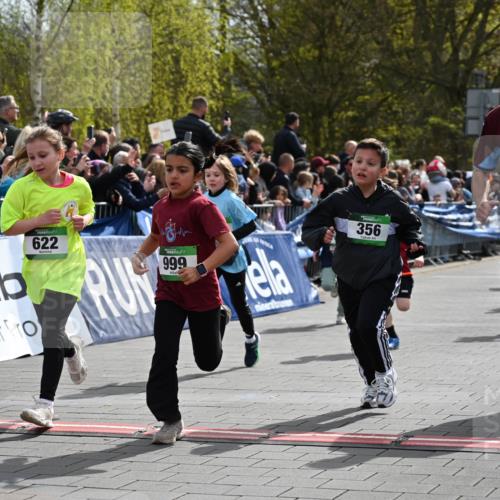 12.04.2026 - 45. Internationalen Wilhelmsburger Insellauf J. Mangold http://msf.ph/oto/9522847 12.04.2026 14:34:55 Ziel 40, 303, 993, 519, 999, 622, 471, 356, 47, 1021, 485, 489, 1016, 122, 476, 472, 575, 287, 326 meine-sportfotos.de
