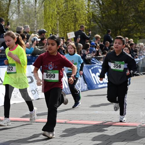 12.04.2026 - 45. Internationalen Wilhelmsburger Insellauf J. Mangold http://msf.ph/oto/9522850 12.04.2026 14:34:55 Ziel 40, 303, 993, 519, 999, 622, 471, 356, 47, 1021, 485, 489, 1016, 122, 476, 472, 575, 287, 326 meine-sportfotos.de