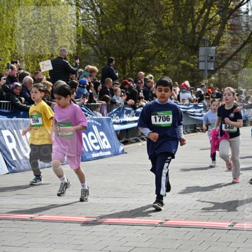 12.04.2026 - 45. Internationalen Wilhelmsburger Insellauf J. Mangold http://msf.ph/oto/9522876 12.04.2026 14:35:00 Ziel 1021, 485, 489, 1016, 122, 476, 472, 575, 287, 326, 464, 1706, 346, 1726, 556, 840, 864, 288, 1725, 550, 527, 1721, 616, 816 meine-sportfotos.de