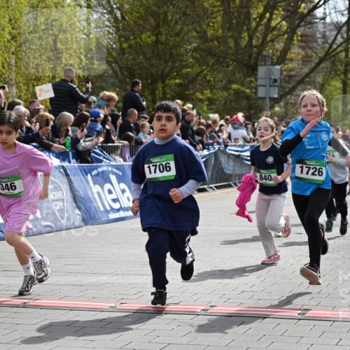 12.04.2026 - 45. Internationalen Wilhelmsburger Insellauf J. Mangold http://msf.ph/oto/9522880 12.04.2026 14:35:01 Ziel 122, 476, 472, 575, 287, 326, 464, 1706, 346, 1726, 556, 840, 864, 288, 1725, 550, 527, 1721, 616, 816 meine-sportfotos.de