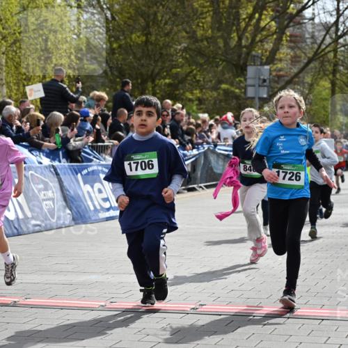 12.04.2026 - 45. Internationalen Wilhelmsburger Insellauf J. Mangold http://msf.ph/oto/9522881 12.04.2026 14:35:01 Ziel 122, 476, 472, 575, 287, 326, 464, 1706, 346, 1726, 556, 840, 864, 288, 1725, 550, 527, 1721, 616, 816 meine-sportfotos.de