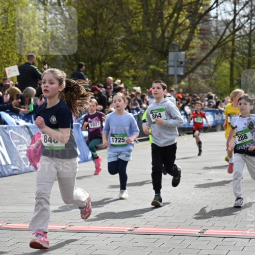 12.04.2026 - 45. Internationalen Wilhelmsburger Insellauf J. Mangold http://msf.ph/oto/9522892 12.04.2026 14:35:02 Ziel 575, 287, 326, 464, 1706, 346, 1726, 556, 840, 864, 288, 1725, 550, 527, 1721, 616, 816 meine-sportfotos.de