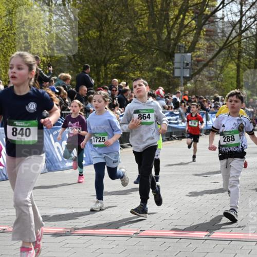 12.04.2026 - 45. Internationalen Wilhelmsburger Insellauf J. Mangold http://msf.ph/oto/9522895 12.04.2026 14:35:02 Ziel 575, 287, 326, 464, 1706, 346, 1726, 556, 840, 864, 288, 1725, 550, 527, 1721, 616, 816 meine-sportfotos.de