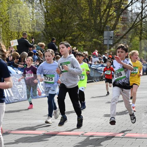 12.04.2026 - 45. Internationalen Wilhelmsburger Insellauf J. Mangold http://msf.ph/oto/9522898 12.04.2026 14:35:02 Ziel 575, 287, 326, 464, 1706, 346, 1726, 556, 840, 864, 288, 1725, 550, 527, 1721, 616, 816 meine-sportfotos.de