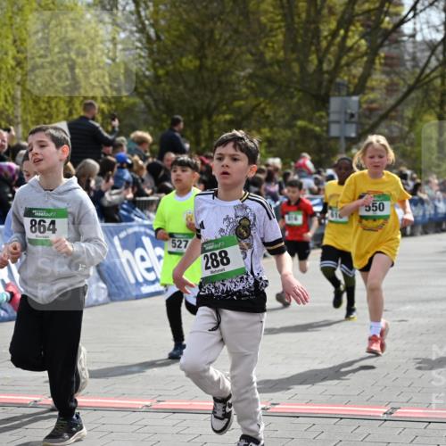 12.04.2026 - 45. Internationalen Wilhelmsburger Insellauf J. Mangold http://msf.ph/oto/9522902 12.04.2026 14:35:03 Ziel 287, 326, 464, 1706, 346, 1726, 556, 840, 864, 288, 1725, 550, 527, 1721, 616, 816, 677 meine-sportfotos.de